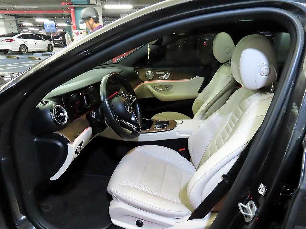 벤츠 E 클래스 E-클래스 W213 E300e 4MATIC 익스클루시브 이미지 6