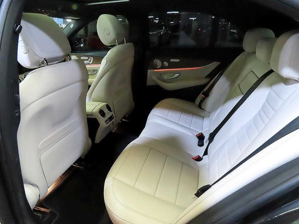 벤츠 E 클래스 E-클래스 W213 E300e 4MATIC 익스클루시브 이미지 7