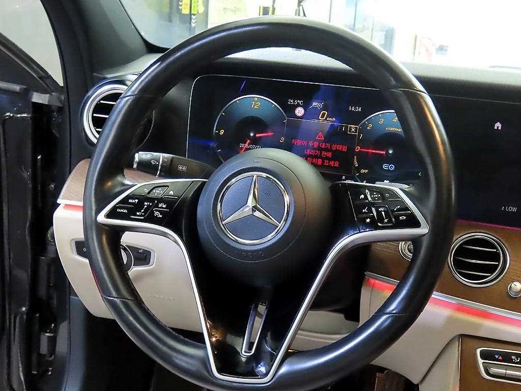 벤츠 E 클래스 E-클래스 W213 E300e 4MATIC 익스클루시브 이미지 8