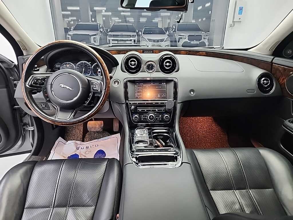 재규어 XJ XJ (X351) 3.0D 프리미엄 럭셔리 SWB 이미지 7