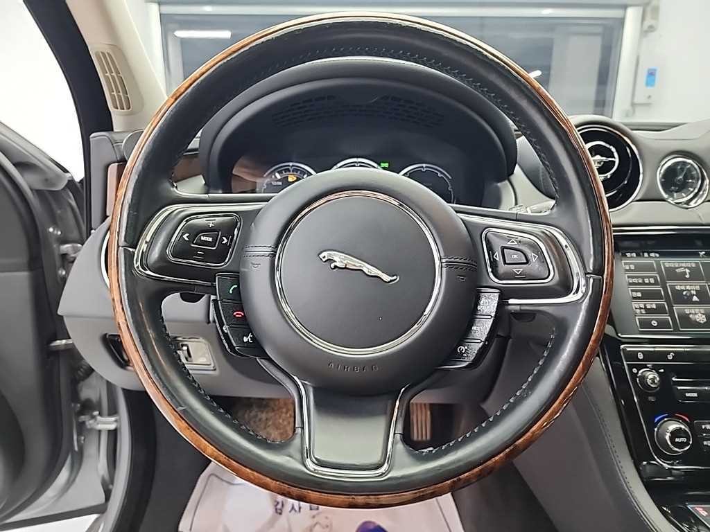 재규어 XJ XJ (X351) 3.0D 프리미엄 럭셔리 SWB 이미지 9