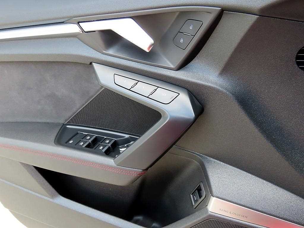 아우디 RS3 RS3 (8Y) 2.5 TFSI 콰트로 이미지 12