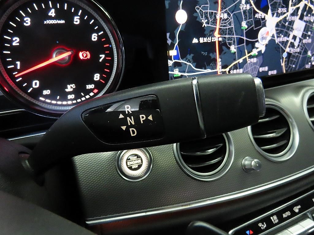 벤츠 E 클래스 E-클래스 W213 E200 아방가르드 이미지 12