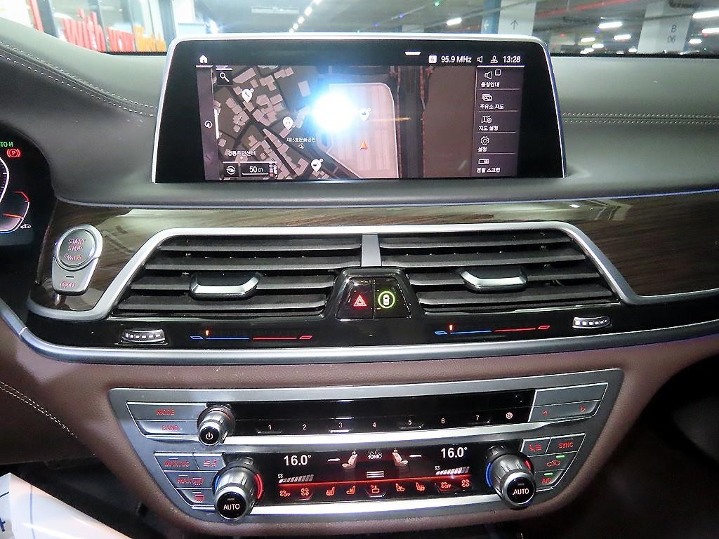 BMW 7시리즈 7시리즈 (G70) 740i sDrive 디자인퓨어 엑셀런스 이미지 11