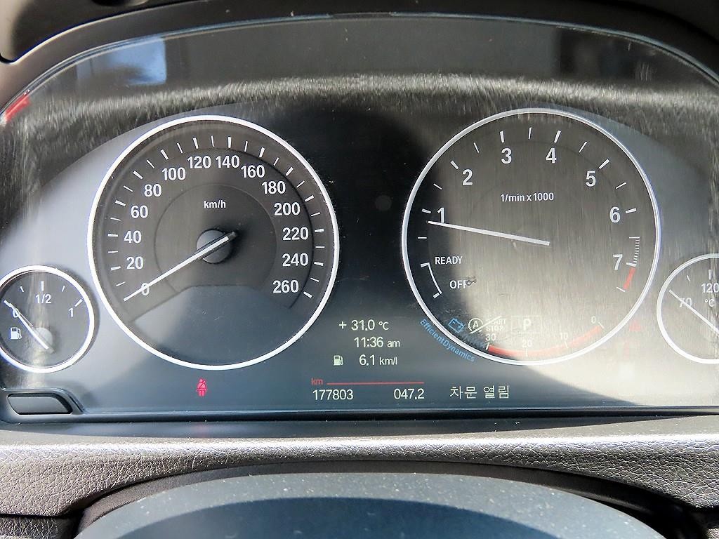 BMW 3시리즈 3시리즈 (F30) 320i 이미지 9