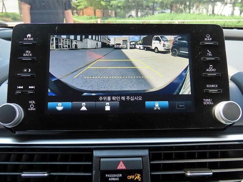 혼다 어코드 어코드(10세대) 2.0 하이브리드 투어링 이미지 15