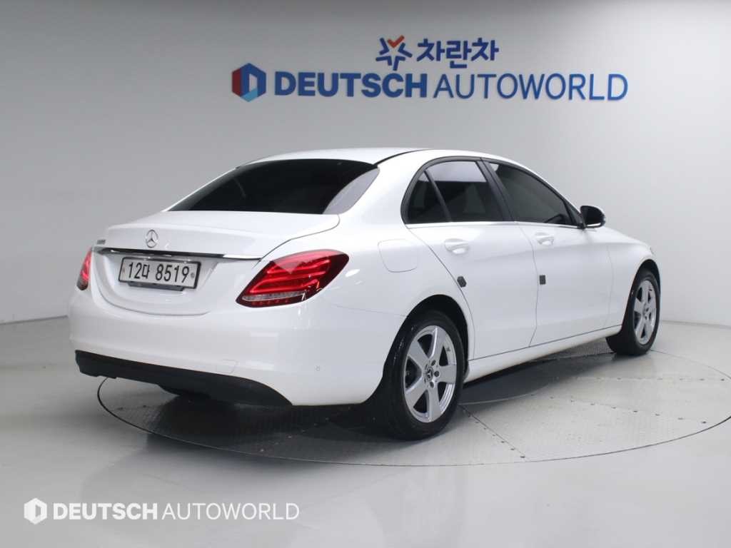 벤츠 C 클래스 C클래스 W205 C200 이미지 2