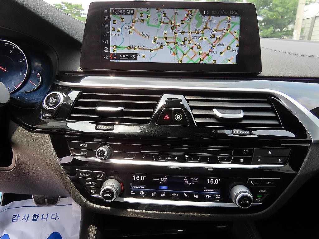 BMW 5시리즈 5시리즈 (G30) 520d xDrive M 스포츠 플러스 이미지 13