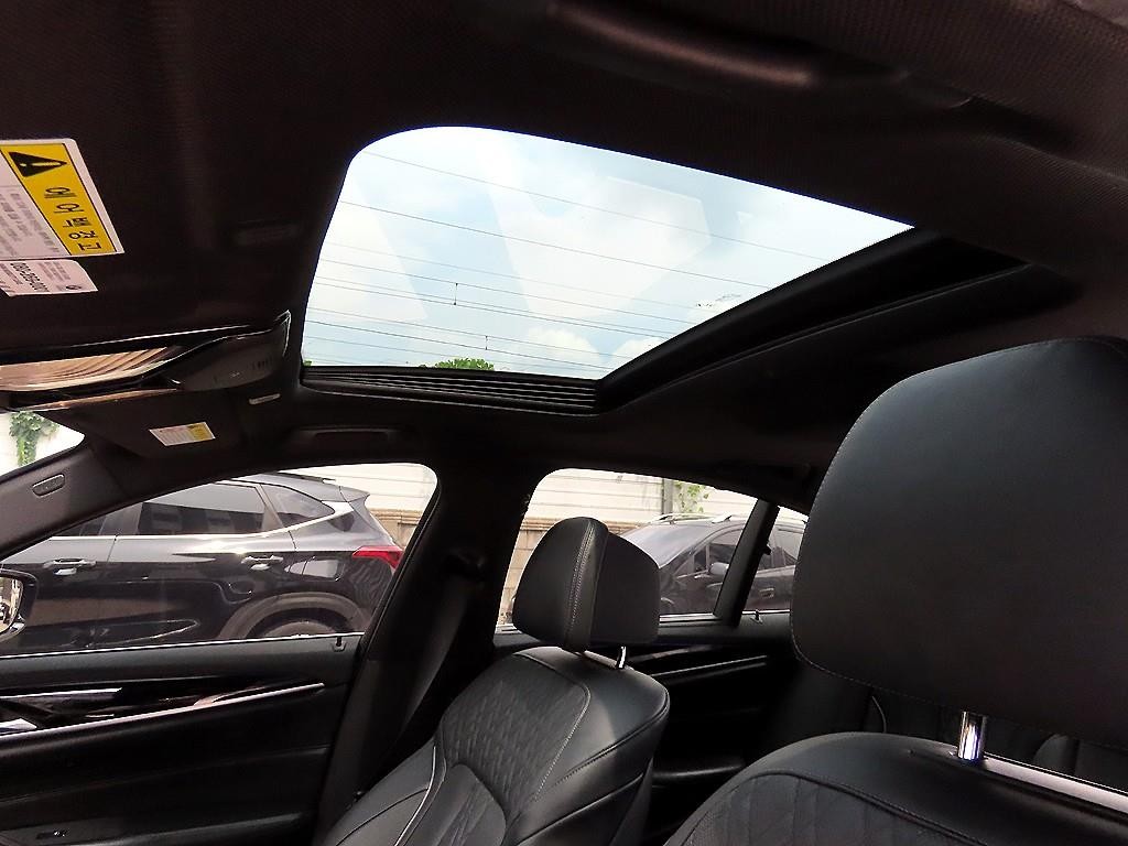 BMW 5시리즈 5시리즈 (G30) 520d xDrive M 스포츠 플러스 이미지 17