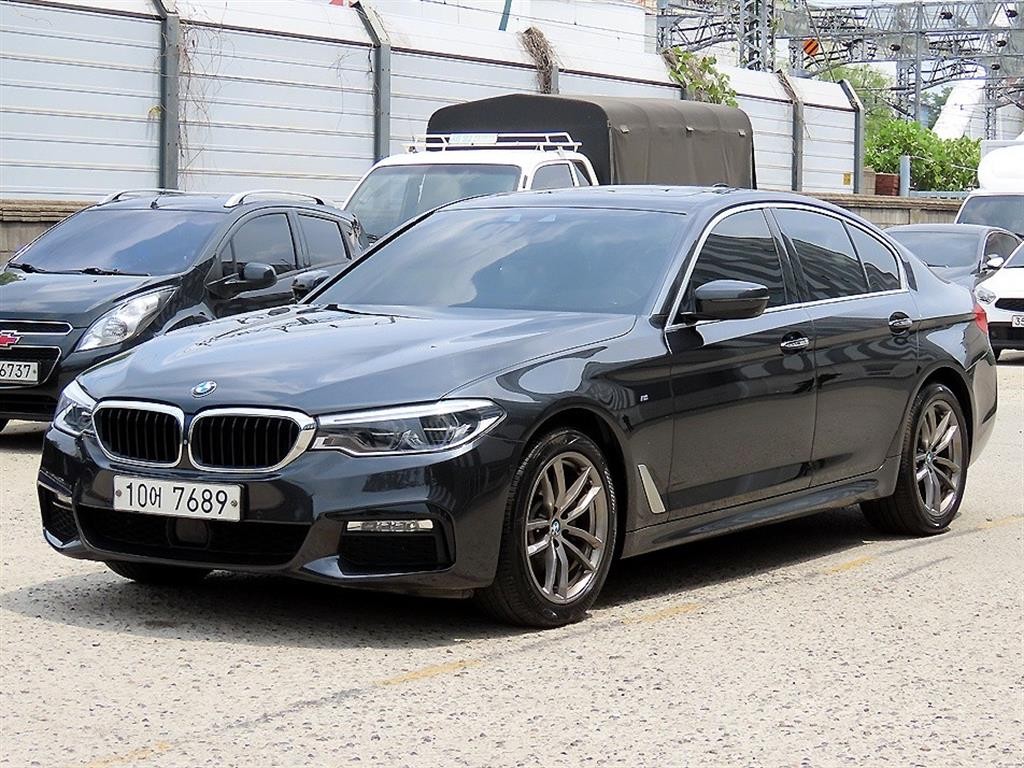 BMW 5시리즈 5시리즈 (G30) 520d xDrive M 스포츠 플러스 이미지 2