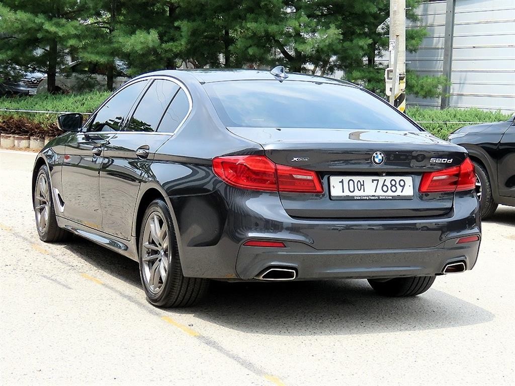 BMW 5시리즈 5시리즈 (G30) 520d xDrive M 스포츠 플러스 이미지 3