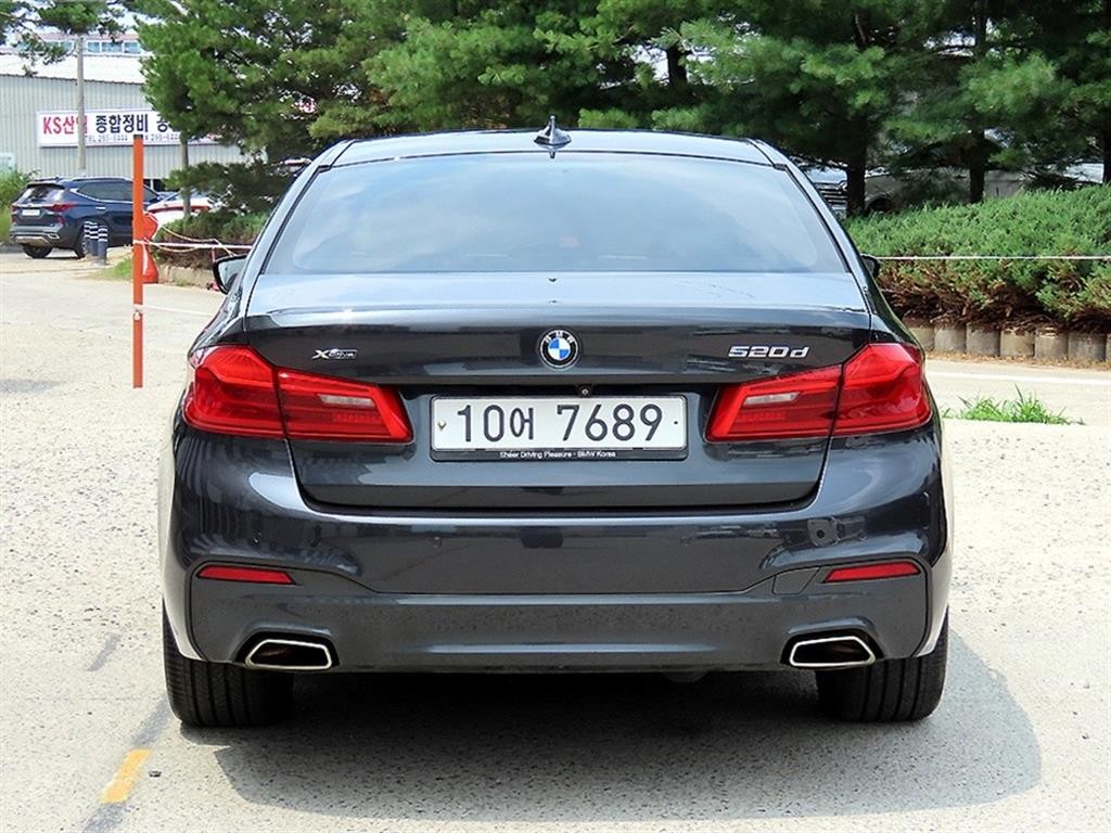 BMW 5시리즈 5시리즈 (G30) 520d xDrive M 스포츠 플러스 이미지 4