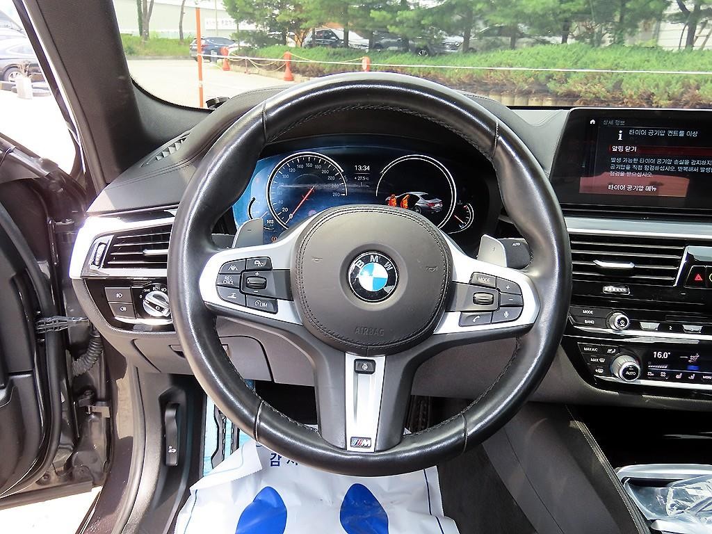 BMW 5시리즈 5시리즈 (G30) 520d xDrive M 스포츠 플러스 이미지 8