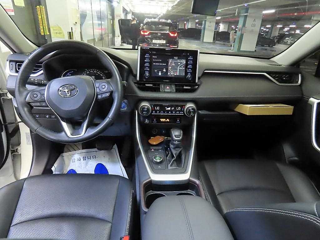토요타 라브4 RAV4(5세대) 2.5 4WD 하이브리드 이미지 10