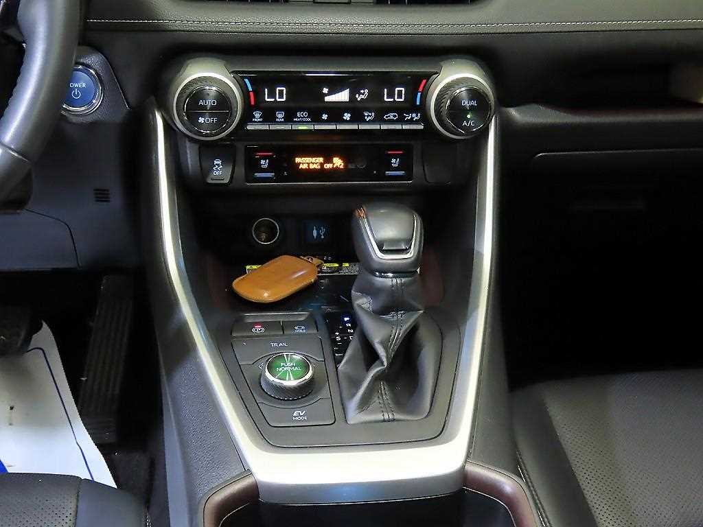 토요타 라브4 RAV4(5세대) 2.5 4WD 하이브리드 이미지 12