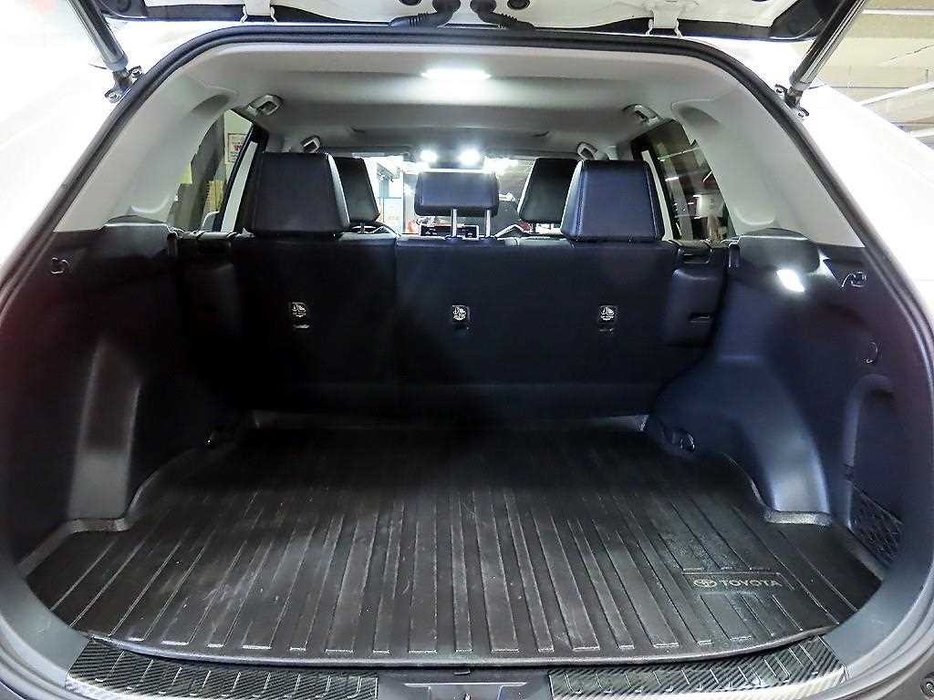 토요타 라브4 RAV4(5세대) 2.5 4WD 하이브리드 이미지 17