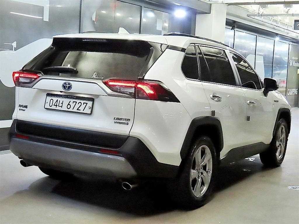 토요타 라브4 RAV4(5세대) 2.5 4WD 하이브리드 이미지 4