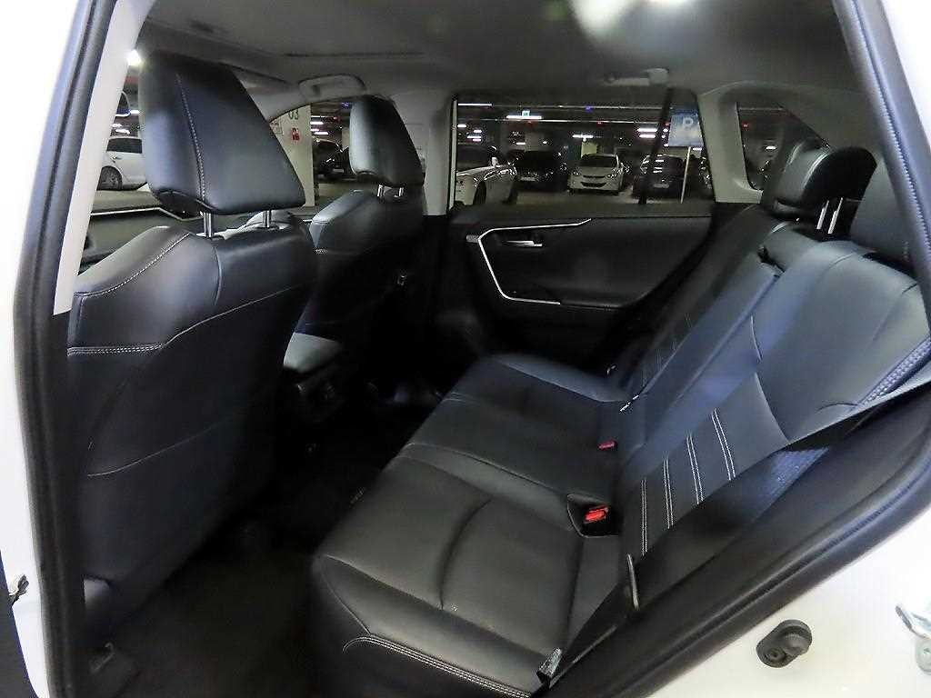 토요타 라브4 RAV4(5세대) 2.5 4WD 하이브리드 이미지 7