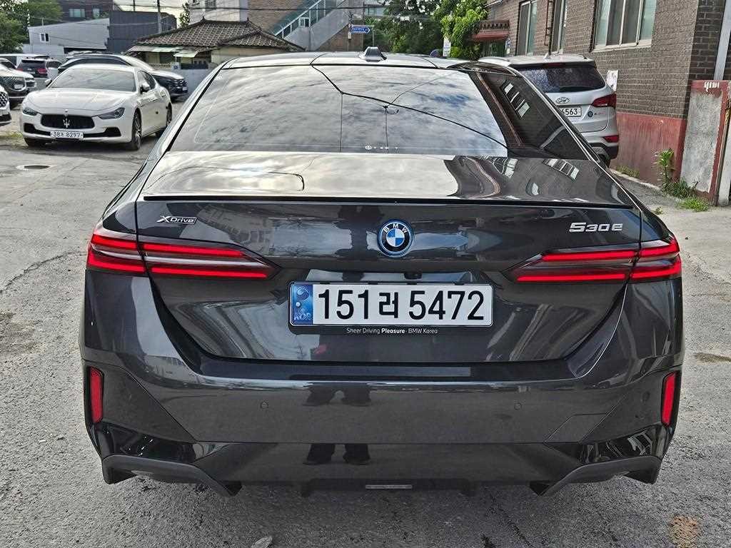 BMW 5시리즈 5시리즈 (G60) 530e xDrive M 스포츠 프로 이미지 4