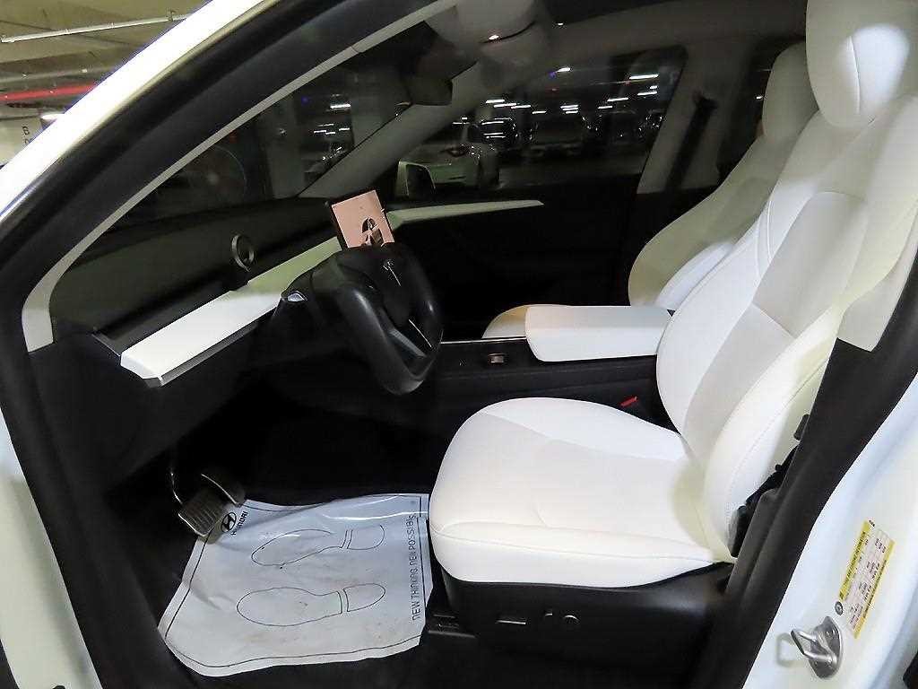 테슬라 모델 Y RWD 이미지 6