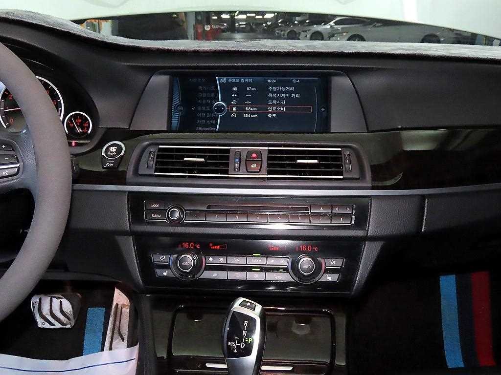 BMW 5시리즈 5시리즈 (F10) 528i 이미지 11
