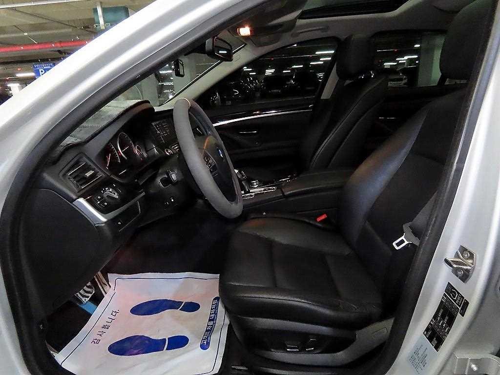 BMW 5시리즈 5시리즈 (F10) 528i 이미지 6