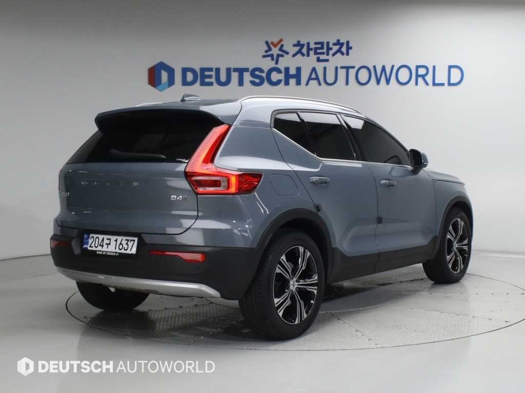 볼보 XC40 B4 AWD 인스크립션 이미지 2