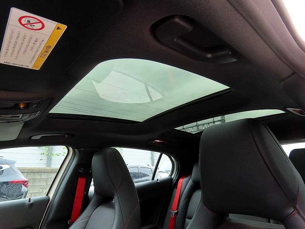 벤츠 GLA 클래스 GLA클래스 X156 GLA45 AMG 4MATIC 이미지 17