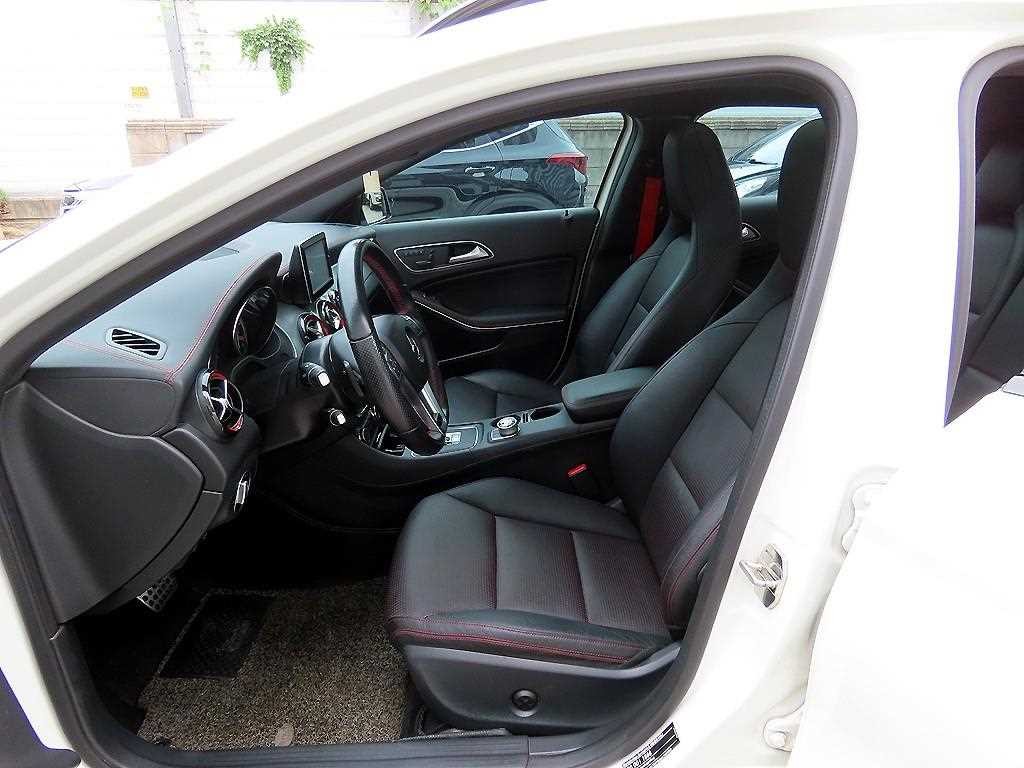 벤츠 GLA 클래스 GLA클래스 X156 GLA45 AMG 4MATIC 이미지 5