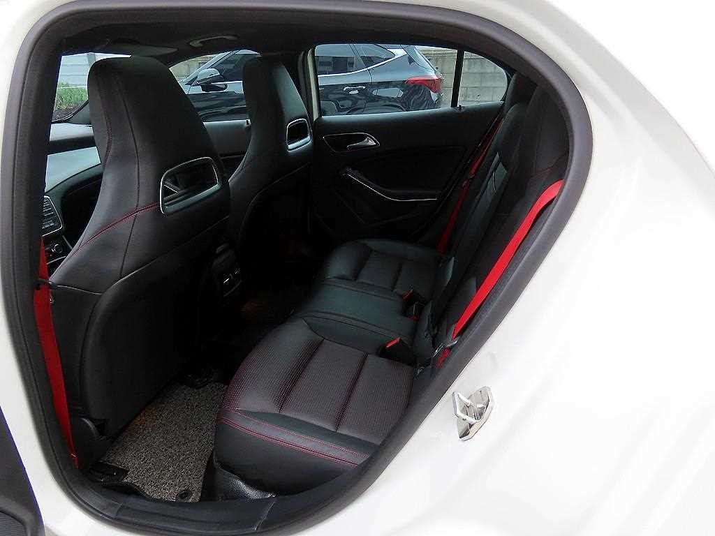 벤츠 GLA 클래스 GLA클래스 X156 GLA45 AMG 4MATIC 이미지 6