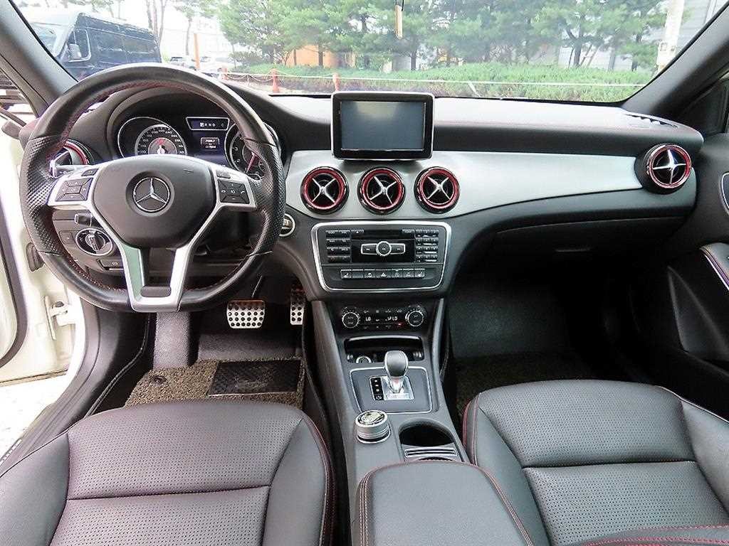 벤츠 GLA 클래스 GLA클래스 X156 GLA45 AMG 4MATIC 이미지 7