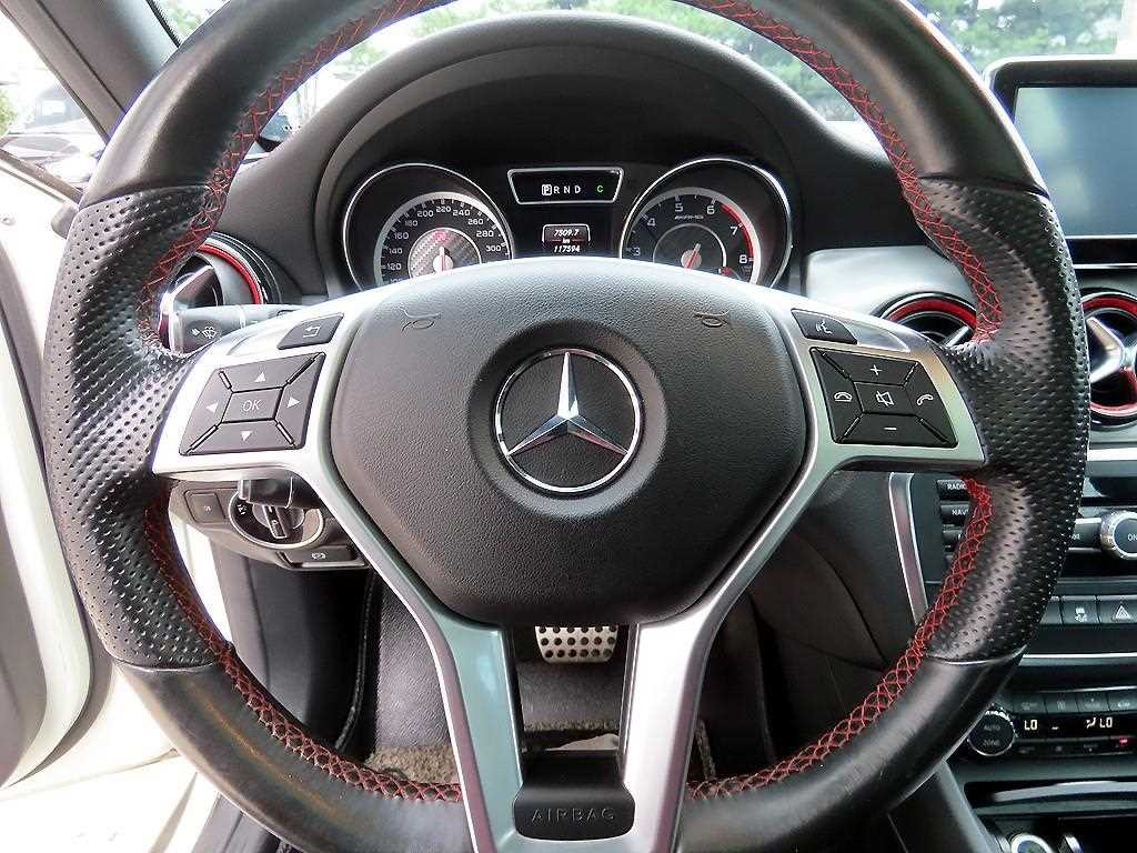 벤츠 GLA 클래스 GLA클래스 X156 GLA45 AMG 4MATIC 이미지 8
