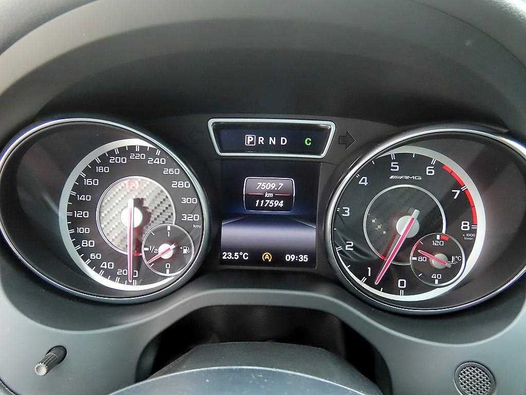 벤츠 GLA 클래스 GLA클래스 X156 GLA45 AMG 4MATIC 이미지 9