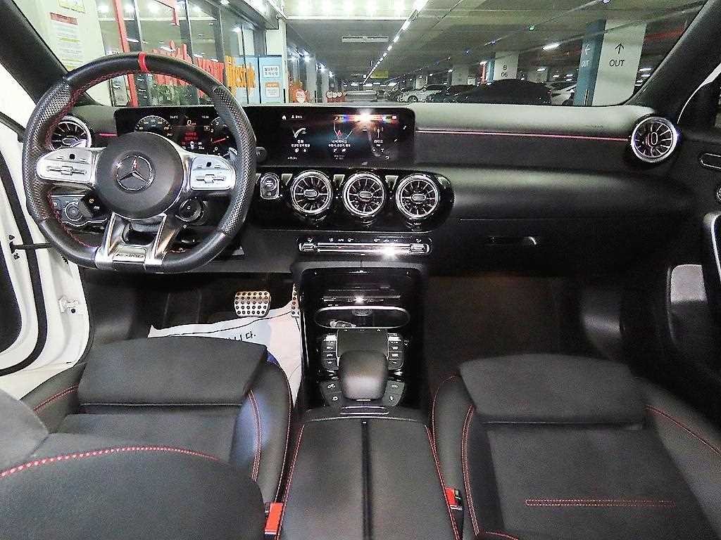 벤츠 A 클래스 A클래스 W177 AMG A45 4MATIC+ 해치백 이미지 10