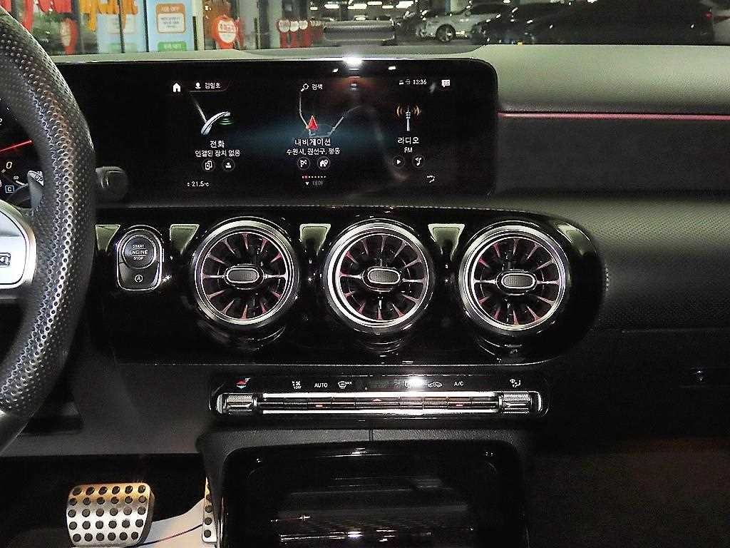 벤츠 A 클래스 A클래스 W177 AMG A45 4MATIC+ 해치백 이미지 11
