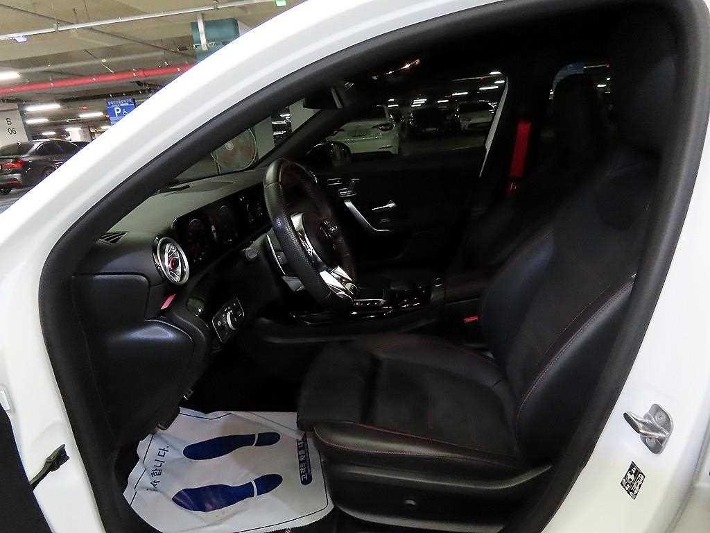 벤츠 A 클래스 A클래스 W177 AMG A45 4MATIC+ 해치백 이미지 6