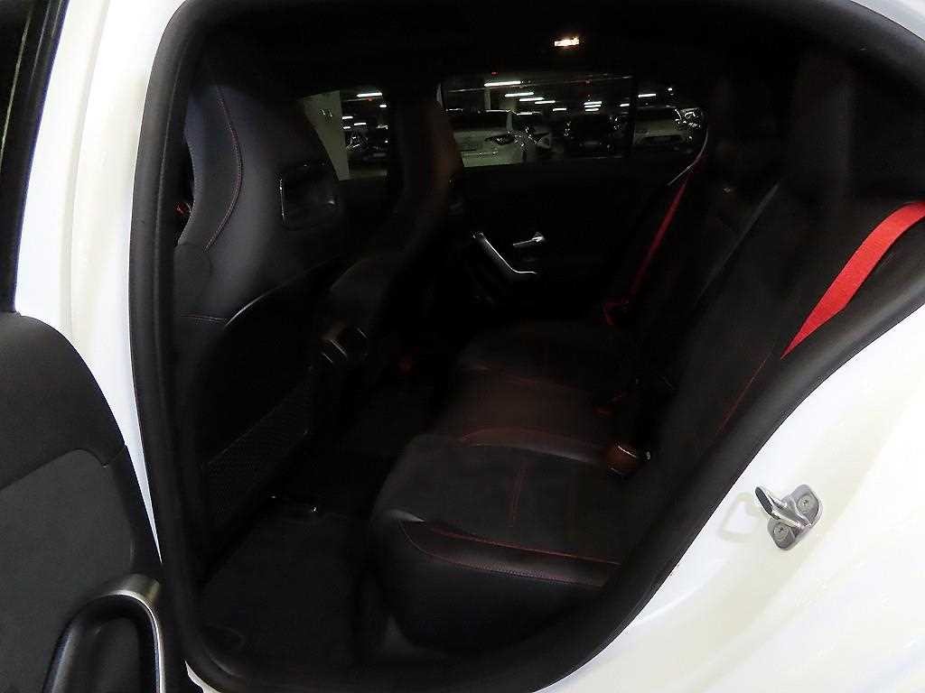 벤츠 A 클래스 A클래스 W177 AMG A45 4MATIC+ 해치백 이미지 7