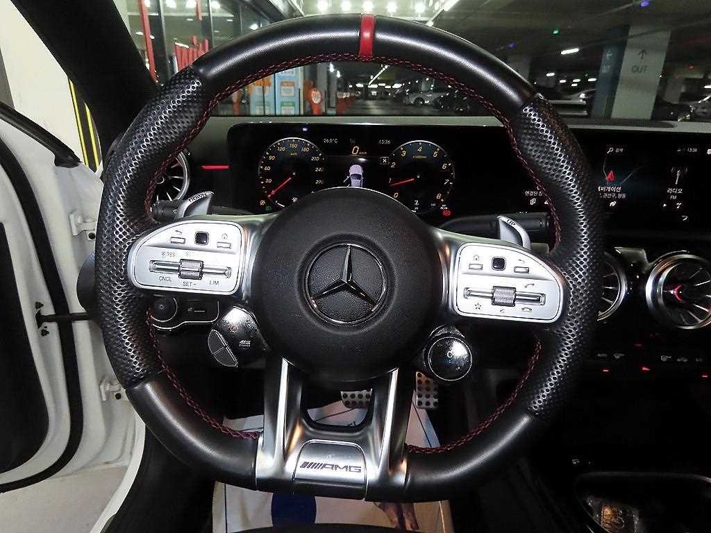 벤츠 A 클래스 A클래스 W177 AMG A45 4MATIC+ 해치백 이미지 8