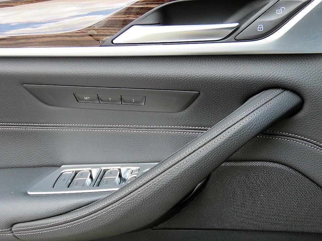 BMW 5시리즈 5시리즈 (G30) 520i M 스포츠 이미지 12