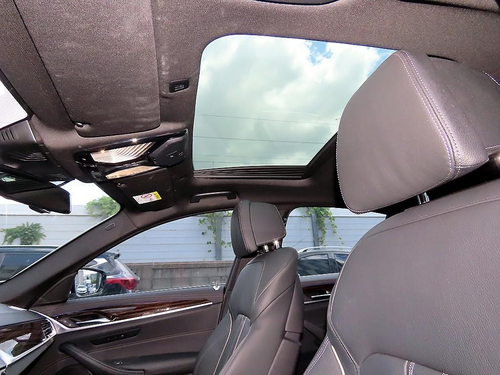 BMW 5시리즈 5시리즈 (G30) 520i M 스포츠 이미지 17
