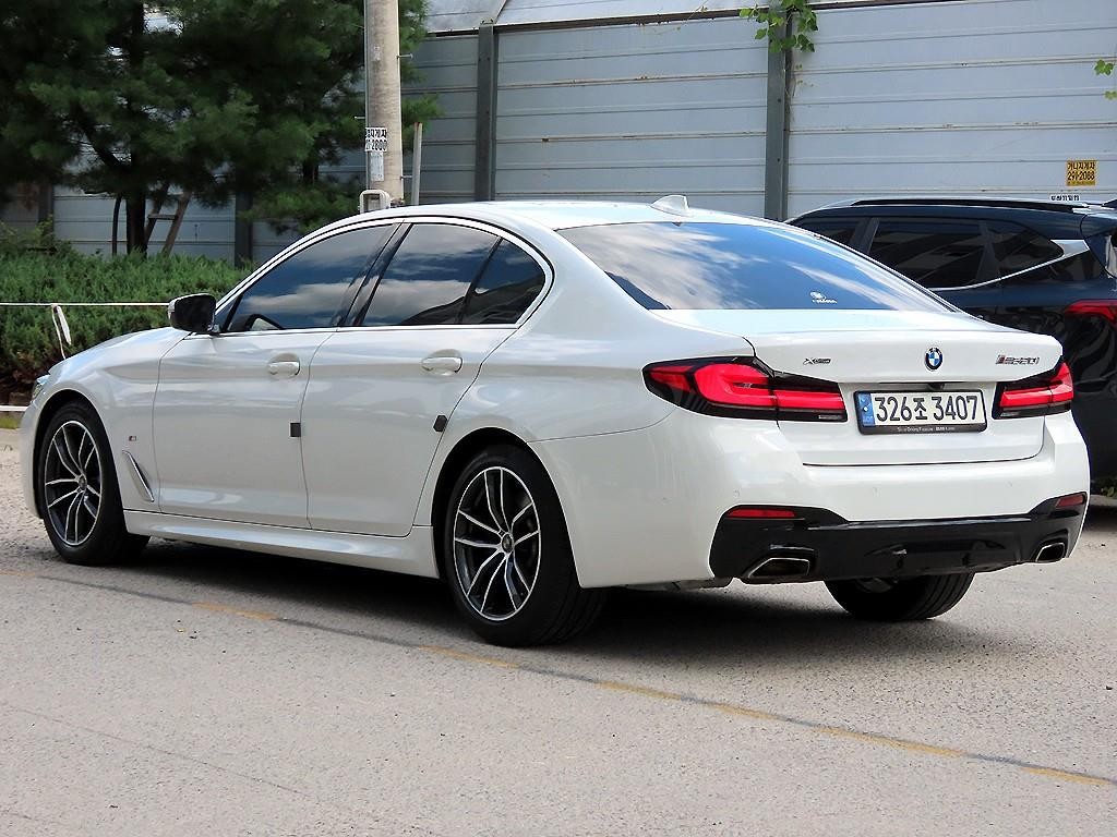 BMW 5시리즈 5시리즈 (G30) 520i M 스포츠 이미지 3