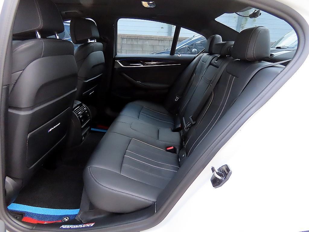 BMW 5시리즈 5시리즈 (G30) 520i M 스포츠 이미지 6