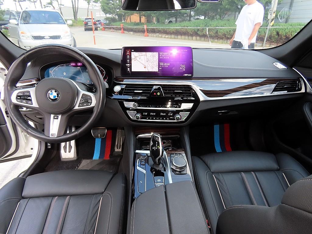 BMW 5시리즈 5시리즈 (G30) 520i M 스포츠 이미지 7