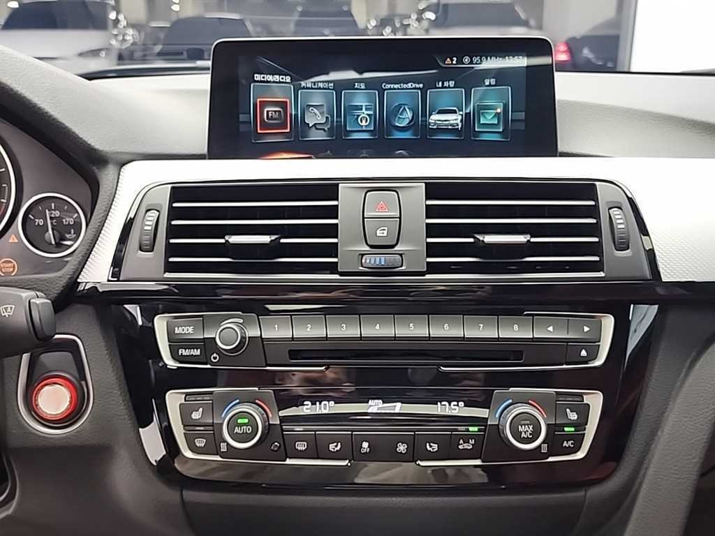 BMW 3시리즈 3시리즈 (F30) 330e i퍼포먼스 M 스포츠 이미지 10