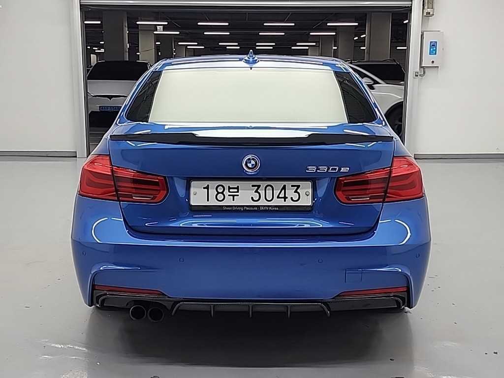 BMW 3시리즈 3시리즈 (F30) 330e i퍼포먼스 M 스포츠 이미지 3