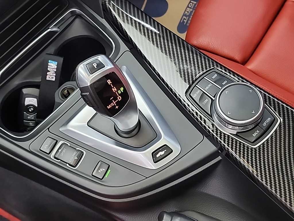 BMW 3시리즈 3시리즈 (F30) 330e i퍼포먼스 M 스포츠 이미지 8