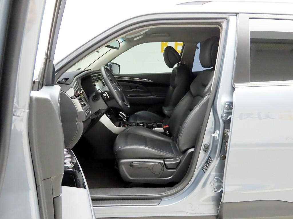 KG모빌리티(쌍용) 코란도 뷰티풀코란도 2WD 가솔린 1.5 C5 플러스 이미지 11