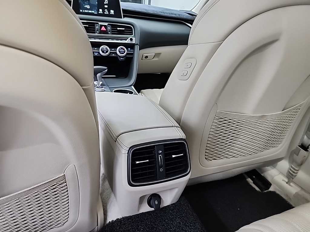 제네시스 G70 2.0T AWD 스포츠 패키지 이미지 13