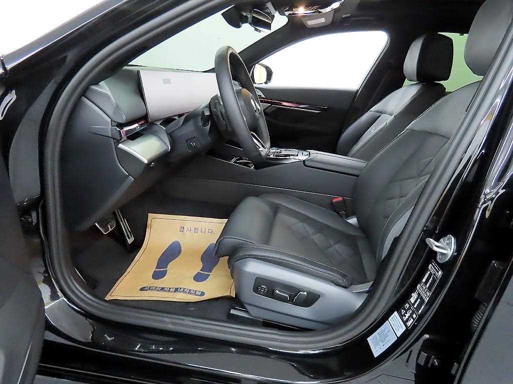 BMW 5시리즈 5시리즈 (G60) 530i xDrive M 스포츠 프로 스페셜 에디션 이미지 5