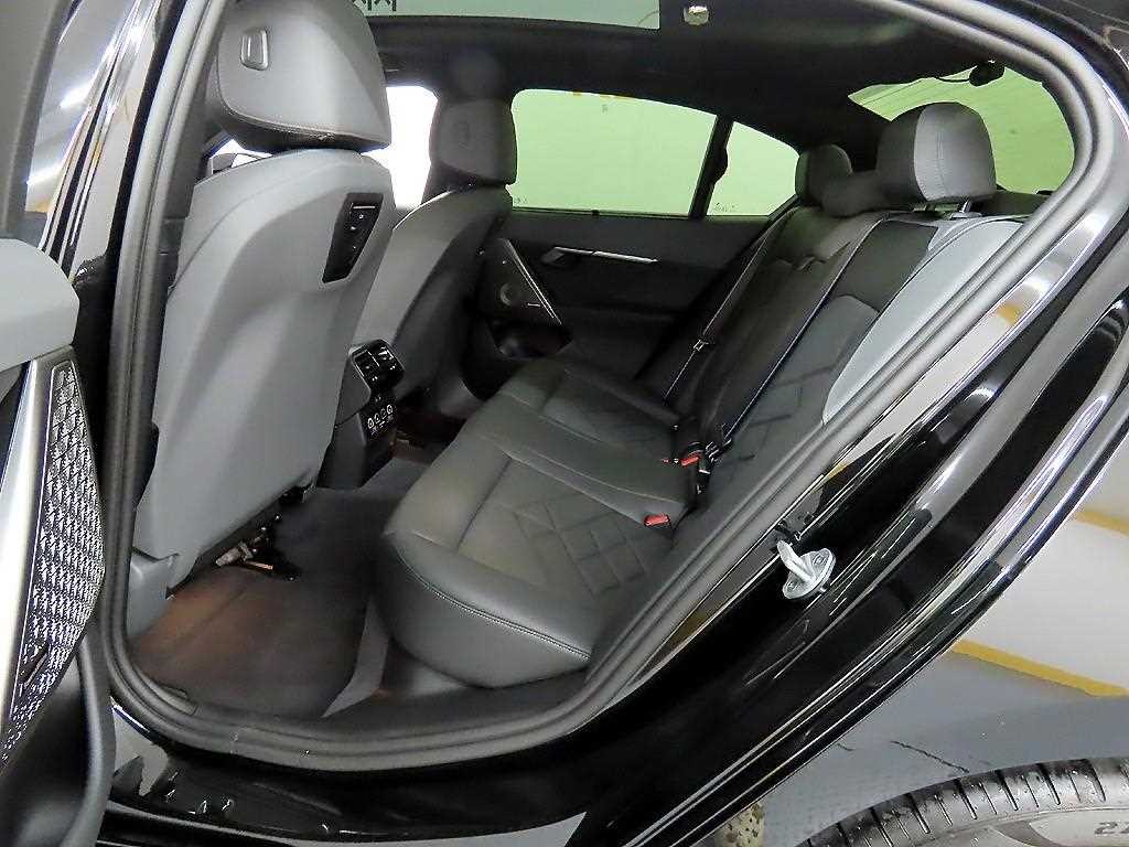 BMW 5시리즈 5시리즈 (G60) 530i xDrive M 스포츠 프로 스페셜 에디션 이미지 6